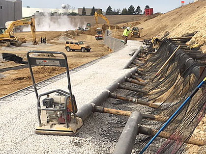 Large retaining wall site using geogrid and soil nails