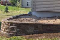 Curved retaining wall