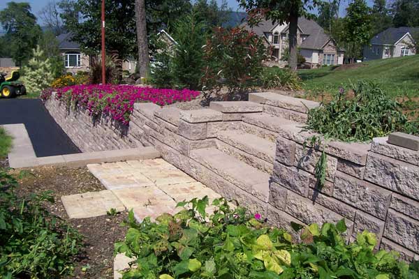 rretaining wall with stairs