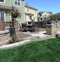 Raised patio with patio surround and seating