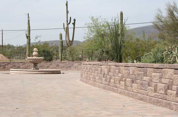 Retaining wall with corners Retaining wall with corners