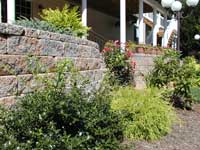 retaining wall with curve