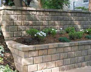 AB Fieldstone retaining wall with corners