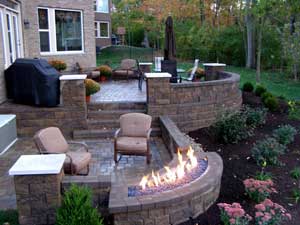 raised patio with Allan Block retaining wall blocks