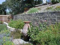 retaining wall with pattern 